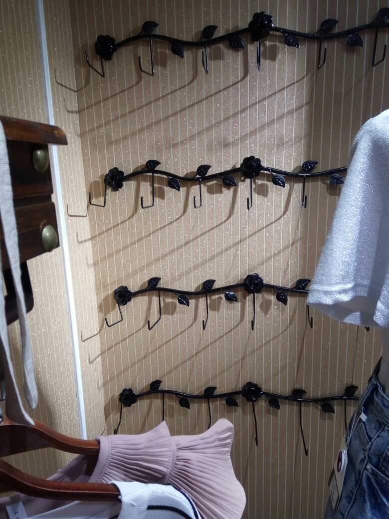 铁艺袜子架子展示架服装店货架挂钩上墙内衣裤手套饰品手机配件架