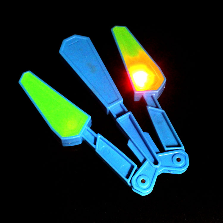 爆款蝴蝶刀玩具 炫酷旋转蝴蝶刀 flip finz指尖翻转发光器批发