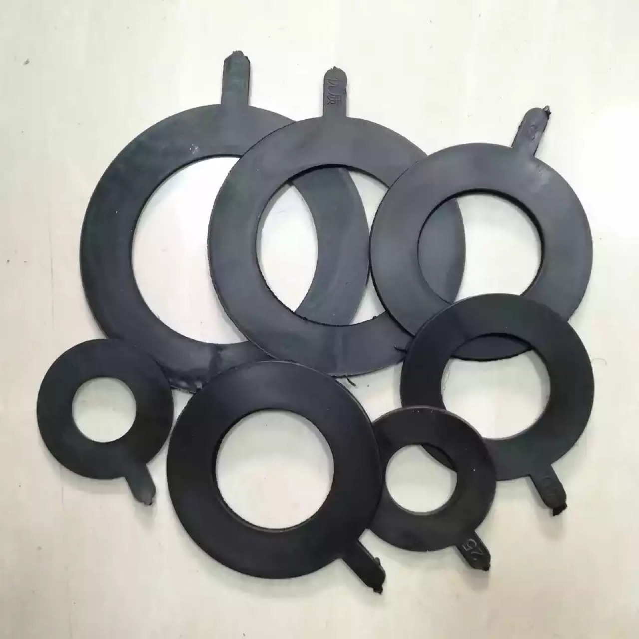 法兰胶垫,黑色耐油耐压橡胶丝扣法兰垫片焊接法兰密封垫四川成都