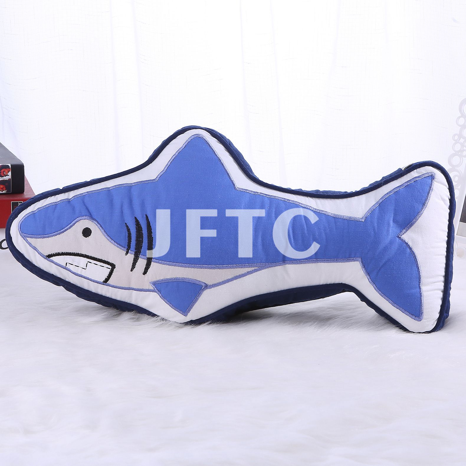 北欧风纯棉贴布绣鲨鱼靠垫宝宝礼物抱枕含芯儿童样板房靠枕【本优通内