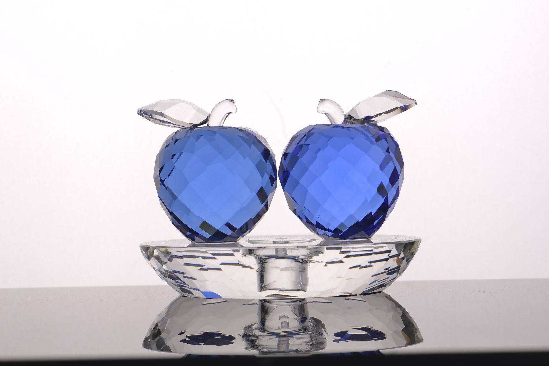 水晶苹果汽车摆件车载香水座 创意水晶双苹果汽车摆件