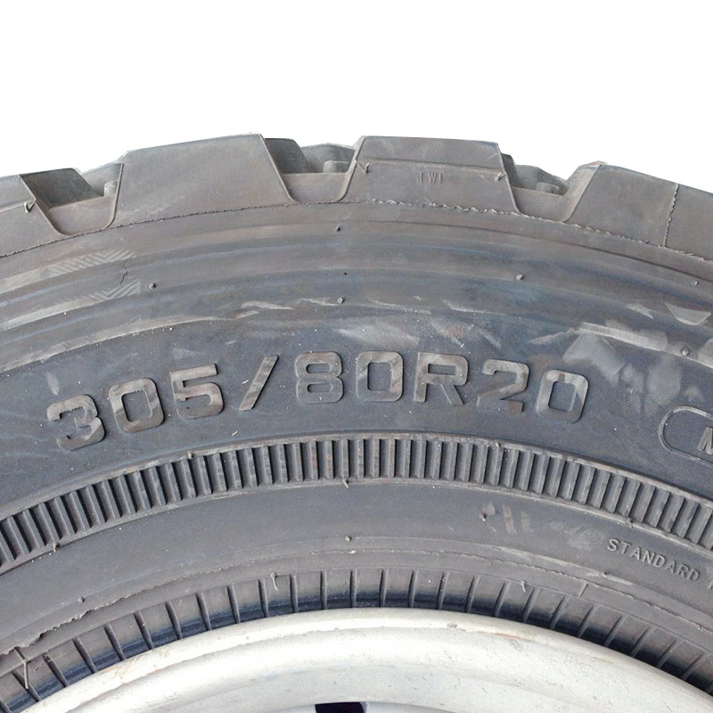 直销365/80r20吊车轮胎 越野花纹轮胎耐磨防滑全新三包