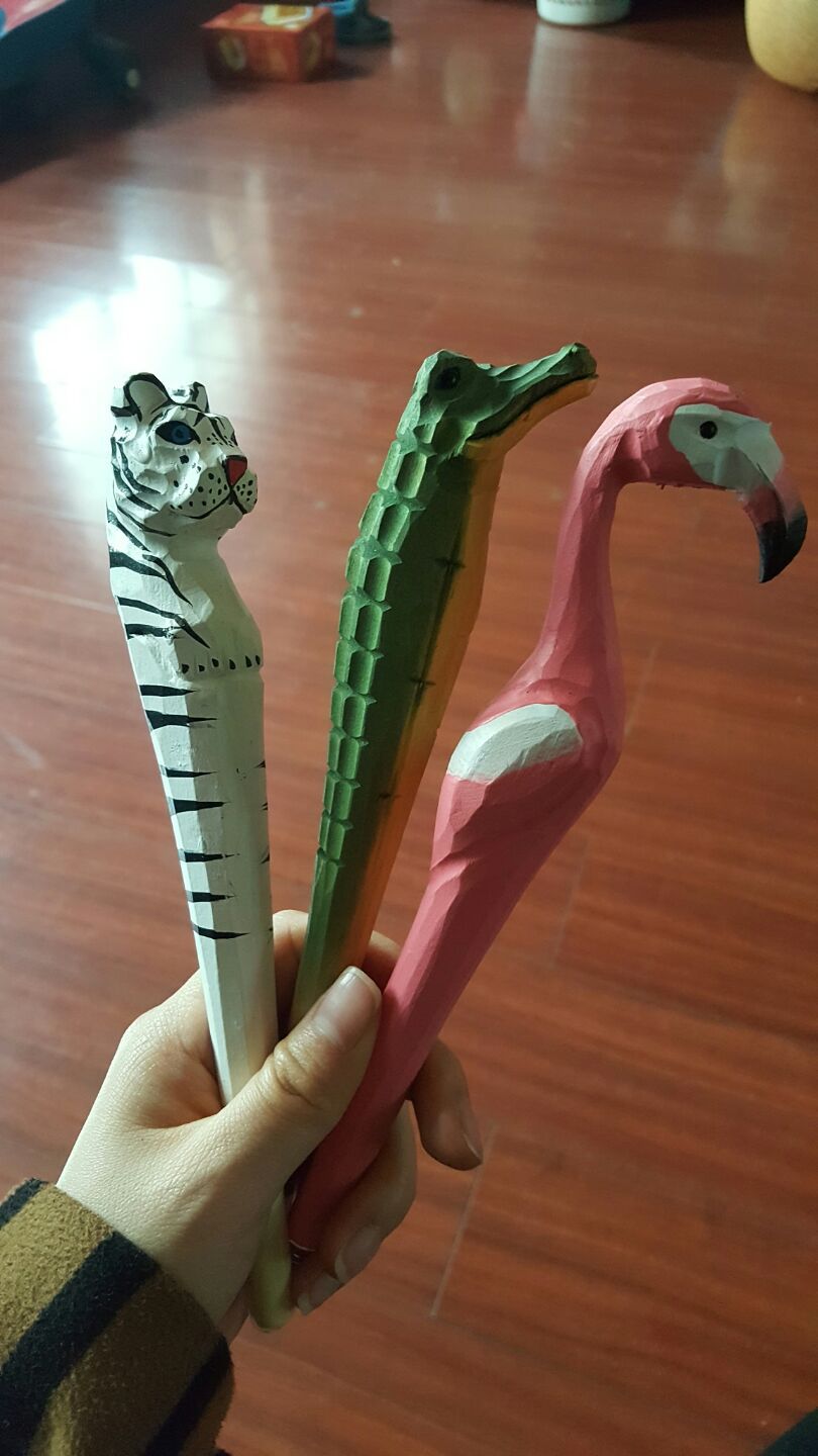 忽而今夏卜冠今何洛同款笔中性笔木雕笔动物文具小兔子长颈鹿油笔