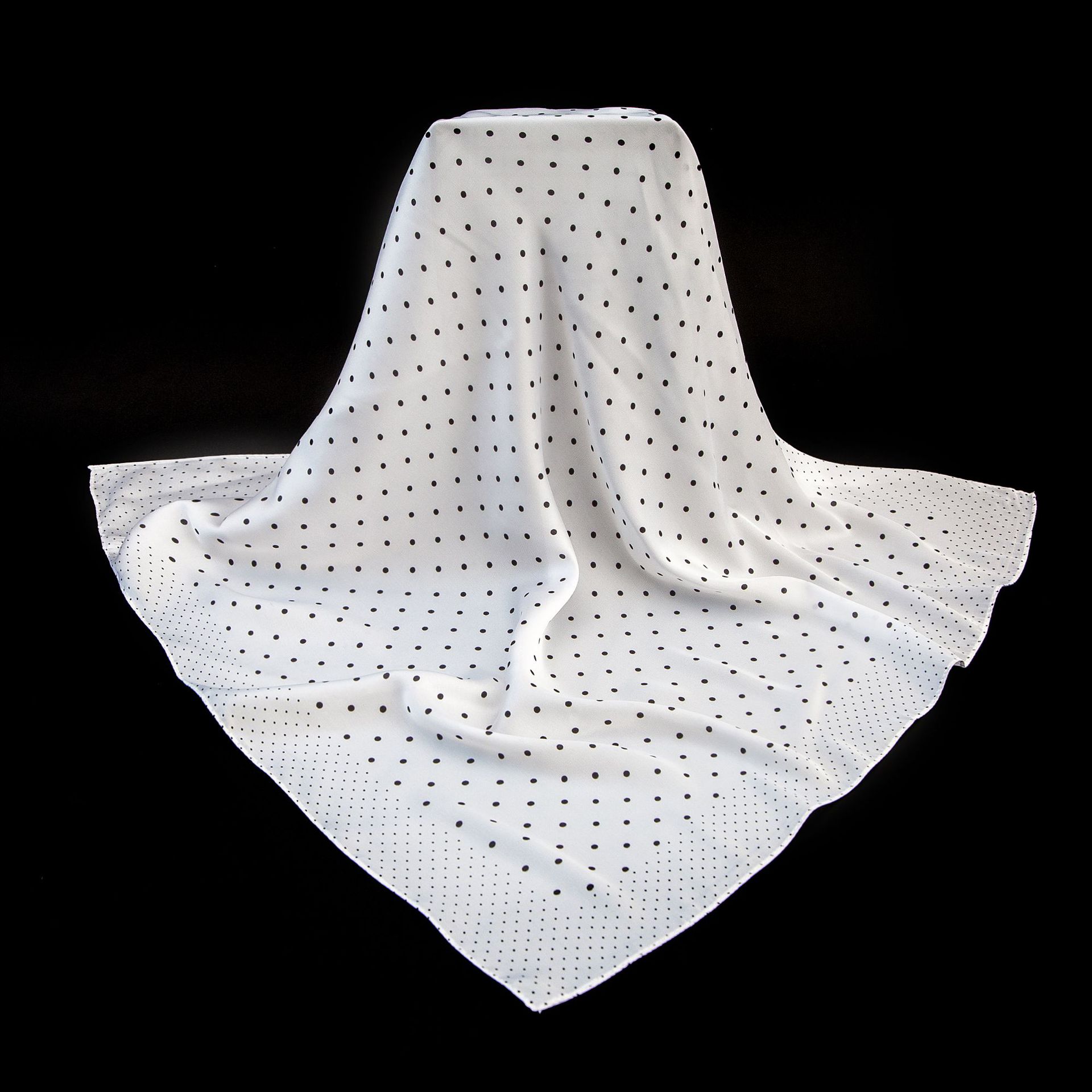 2019新款仿蚕丝白色圆点点丝巾女小百搭空姐小领巾围巾装饰方巾