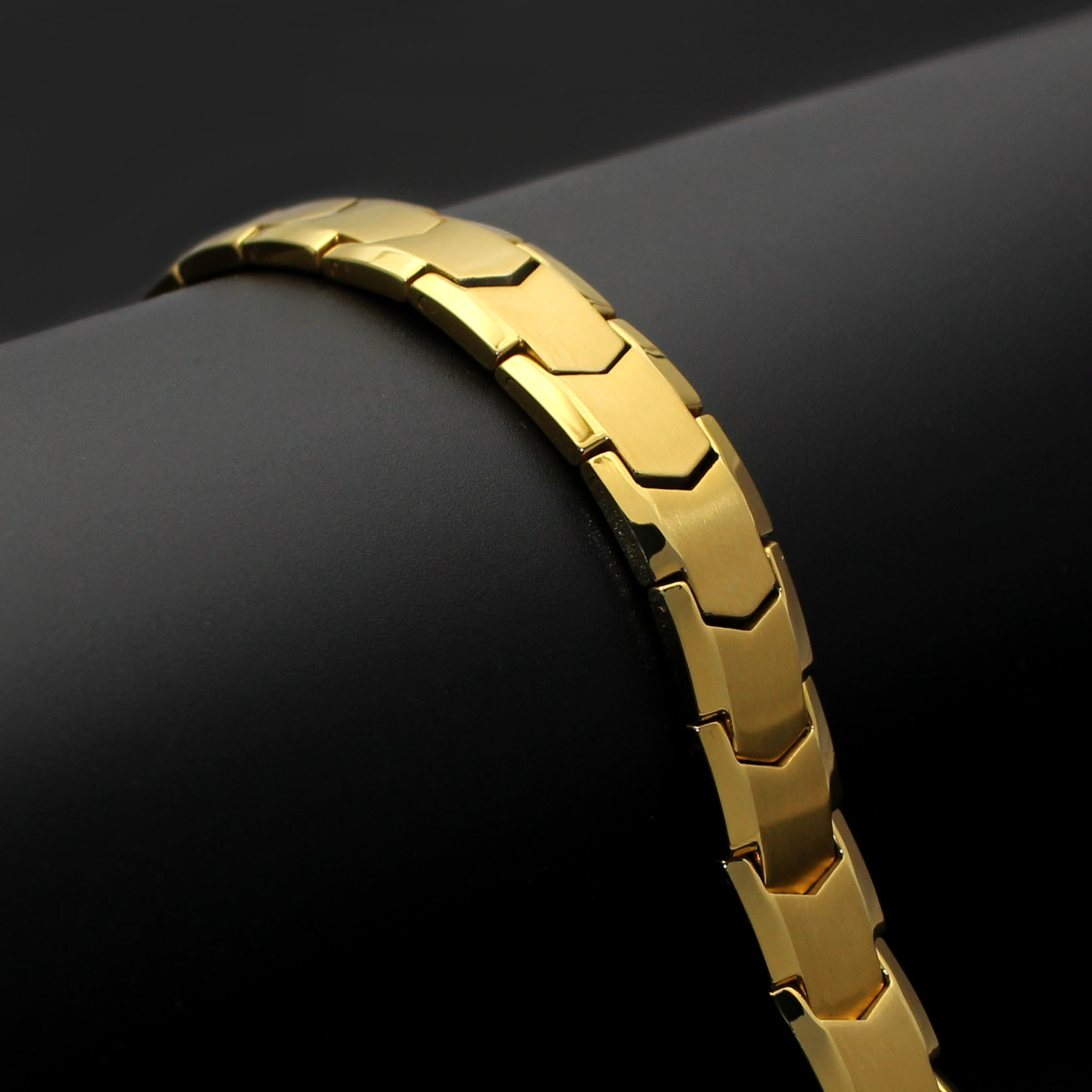 速卖通供货 新款鱼骨纹金色手链 欧美男士健康磁石手链 xcy203