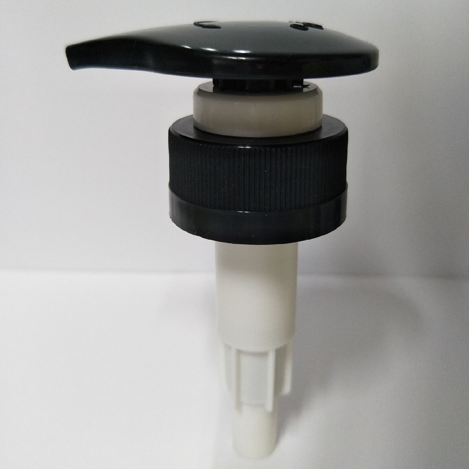 33410塑料泵头大蛋形卡口牙口泵头洗发水泵头沐浴露泵头