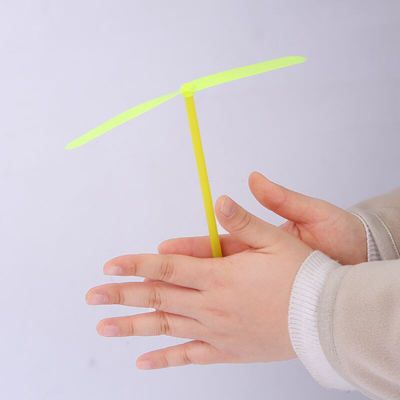 厂家直销童年玩具竹蜻蜓怀旧塑料手搓地摊货源双飞叶飞仙人