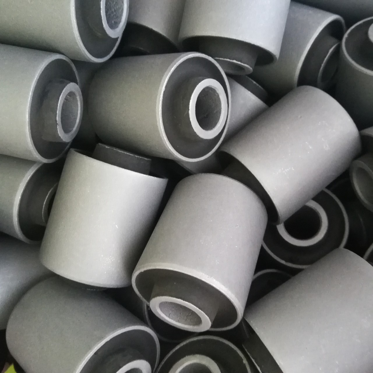 减震橡胶衬套平叉套缓冲胶块钢板套钢套rubber bushing