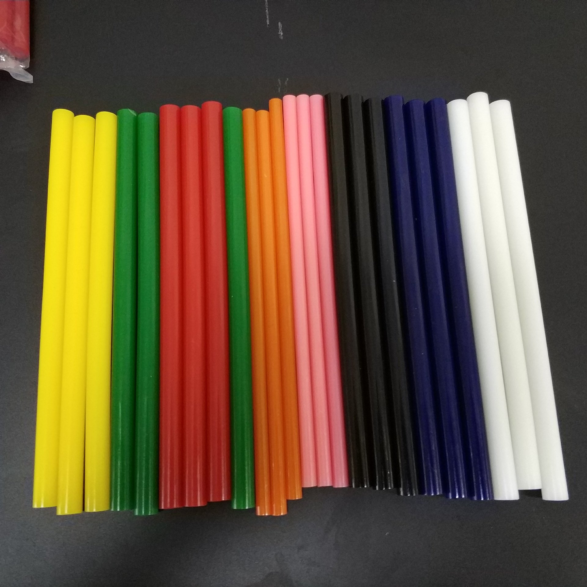 彩色热熔胶棒7mm黑色乳白色热熔胶条家庭手工粘度强跨境专供