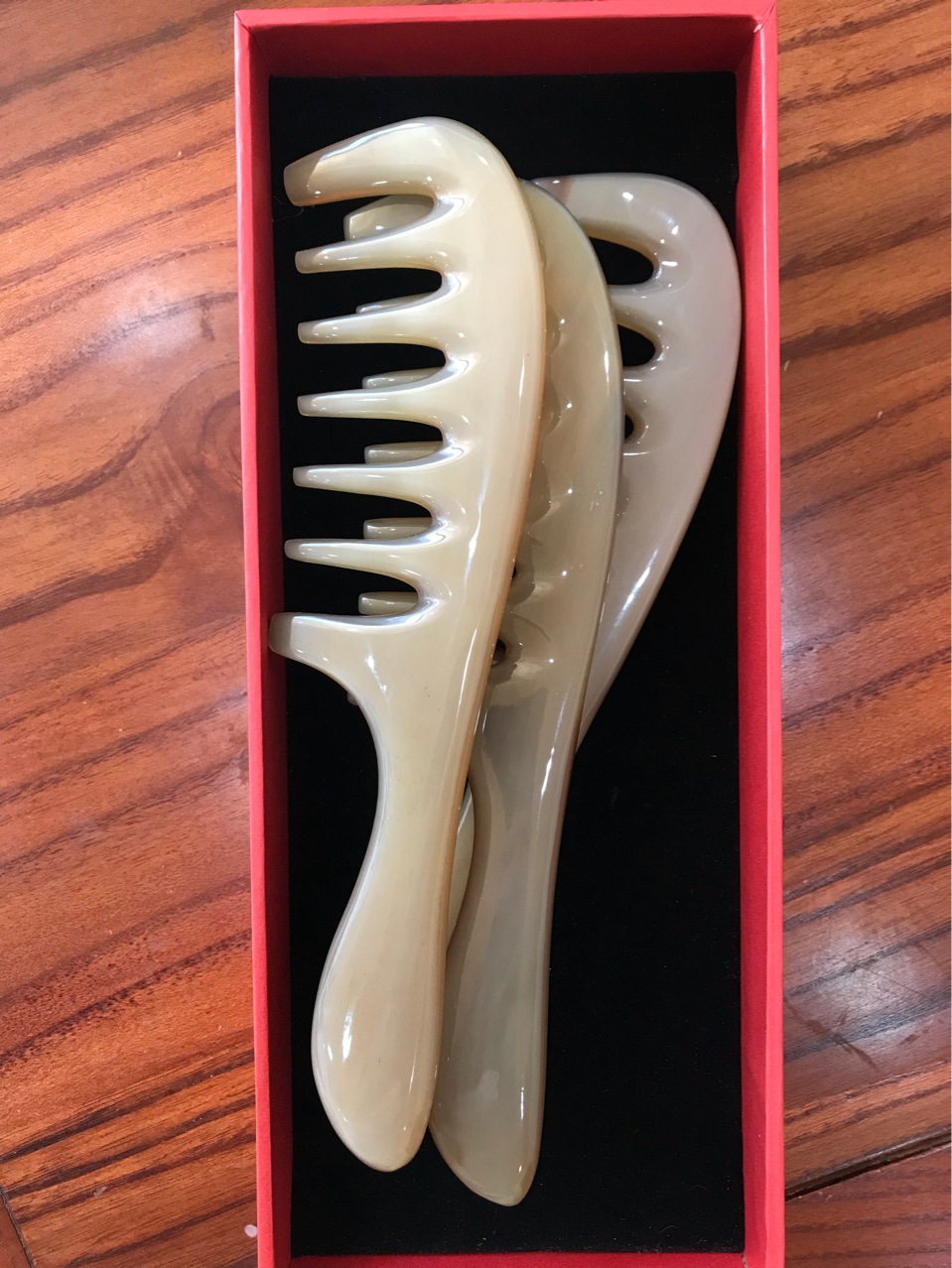 厂家直销精品白牛角梳按摩梳大号头梳头部按摩大齿梳美发梳子