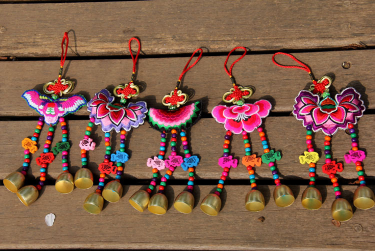 云南民族风绣花风铃 复古手工艺品汽车挂件 布艺饰品铃铛挂件