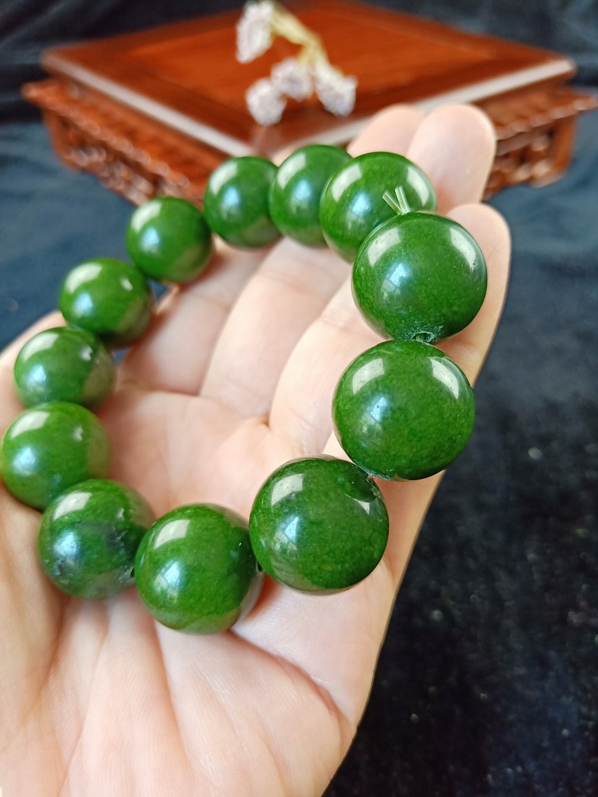 新疆天然原石戈壁料碧玉手钏 菠菜绿碧玉手串男女款厂家保真批发