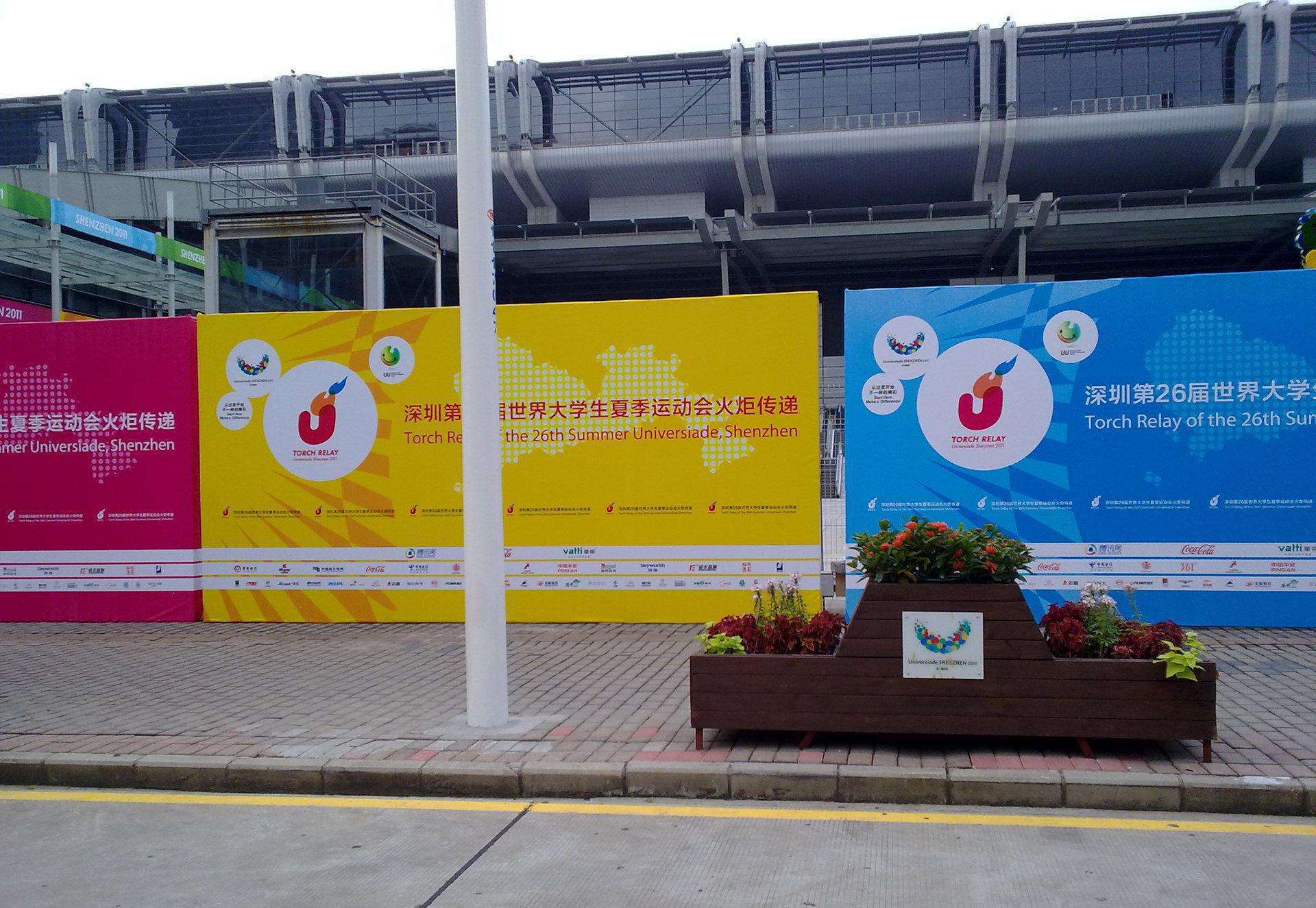 摆地摊布户外喷绘布520网外光灯箱布550网黑底灯布天花软膜围墙布