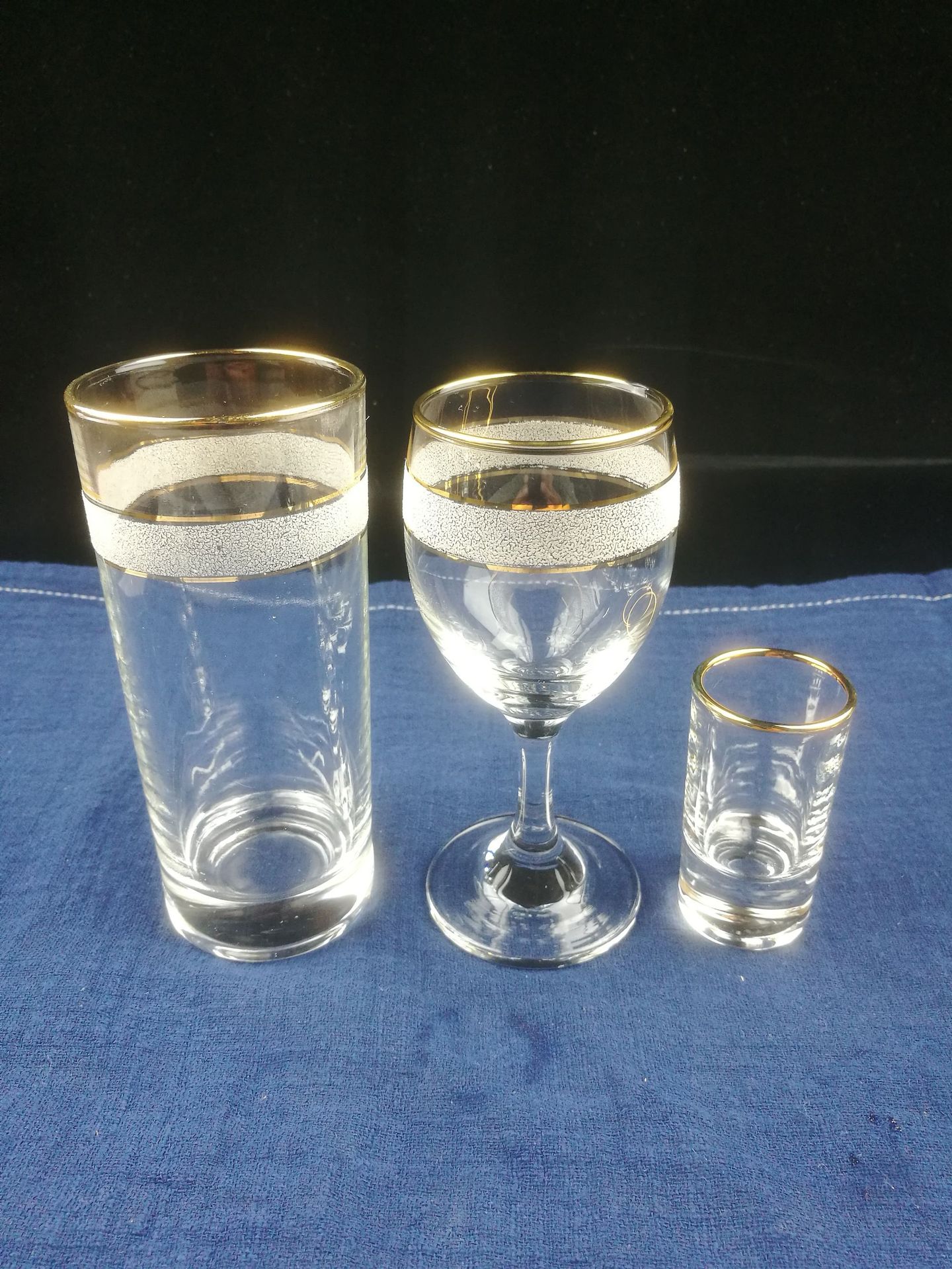 二两半高脚金边白酒杯搭配30毫升金边白酒杯