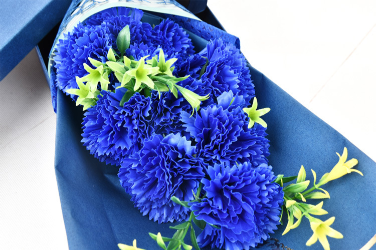 玫红色11朵康乃馨花束礼盒,蓝色11朵康乃馨花束礼盒,粉色11朵康乃馨