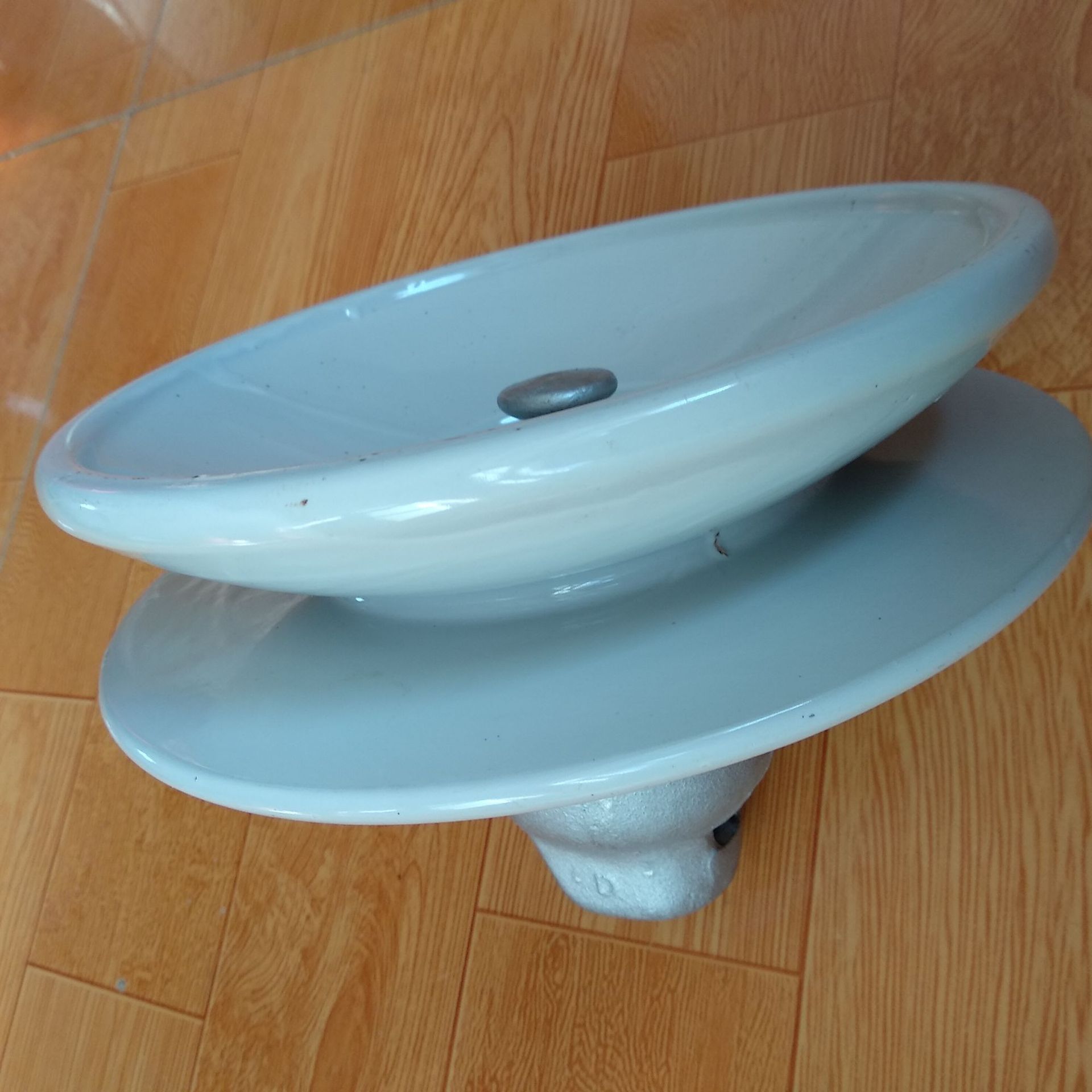 厂家批发 xwp-120 悬式瓷绝缘子 盘形陶瓷绝缘子 质优价廉