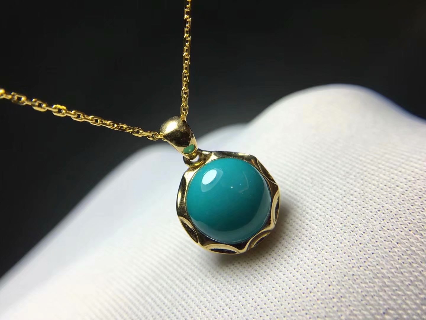 江苏18k金镶嵌简约吊坠果冻料绿松石项链送金链子 产地克价