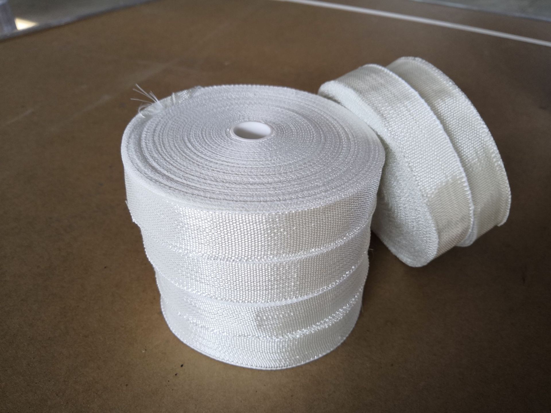 25*25mm耐高温无碱无蜡玻璃丝带绑扎带玻璃纤维丝带