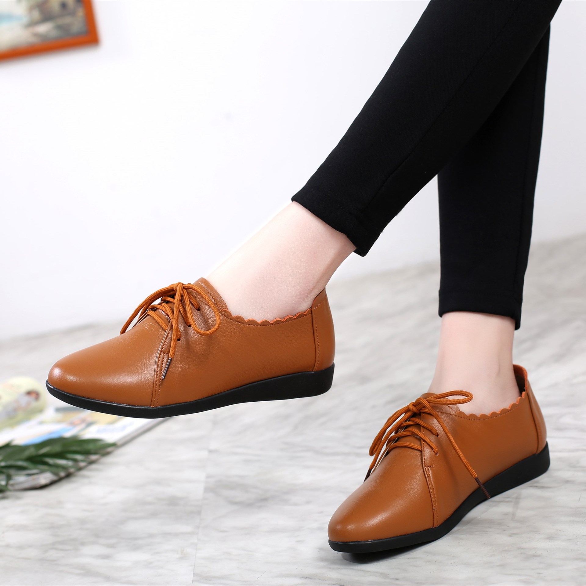 厂家平底鞋真皮妈妈鞋子女春秋2018新款软底皮鞋大码女单鞋秋鞋