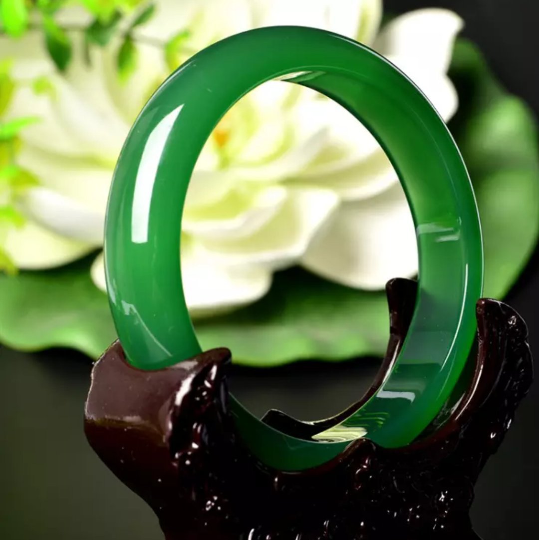 厂价供应冰润珠宝菠菜绿绿玉髓镯子 时尚精品冰种绿玉髓手镯