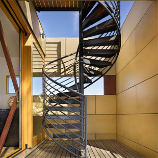 实体工厂高品质坚固牢靠体育馆钢铁艺踏步螺旋转楼梯