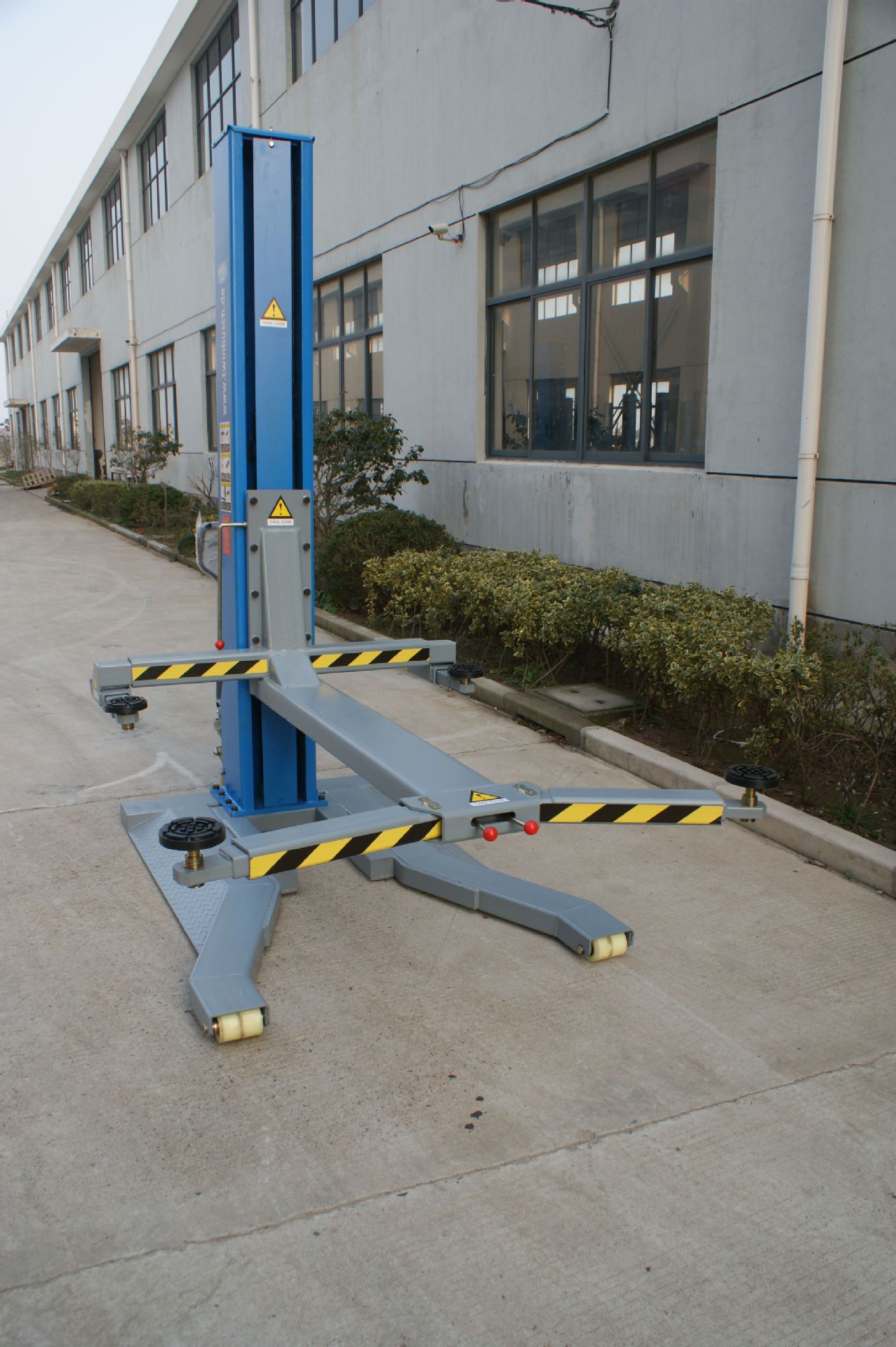 5t单柱汽车举升机