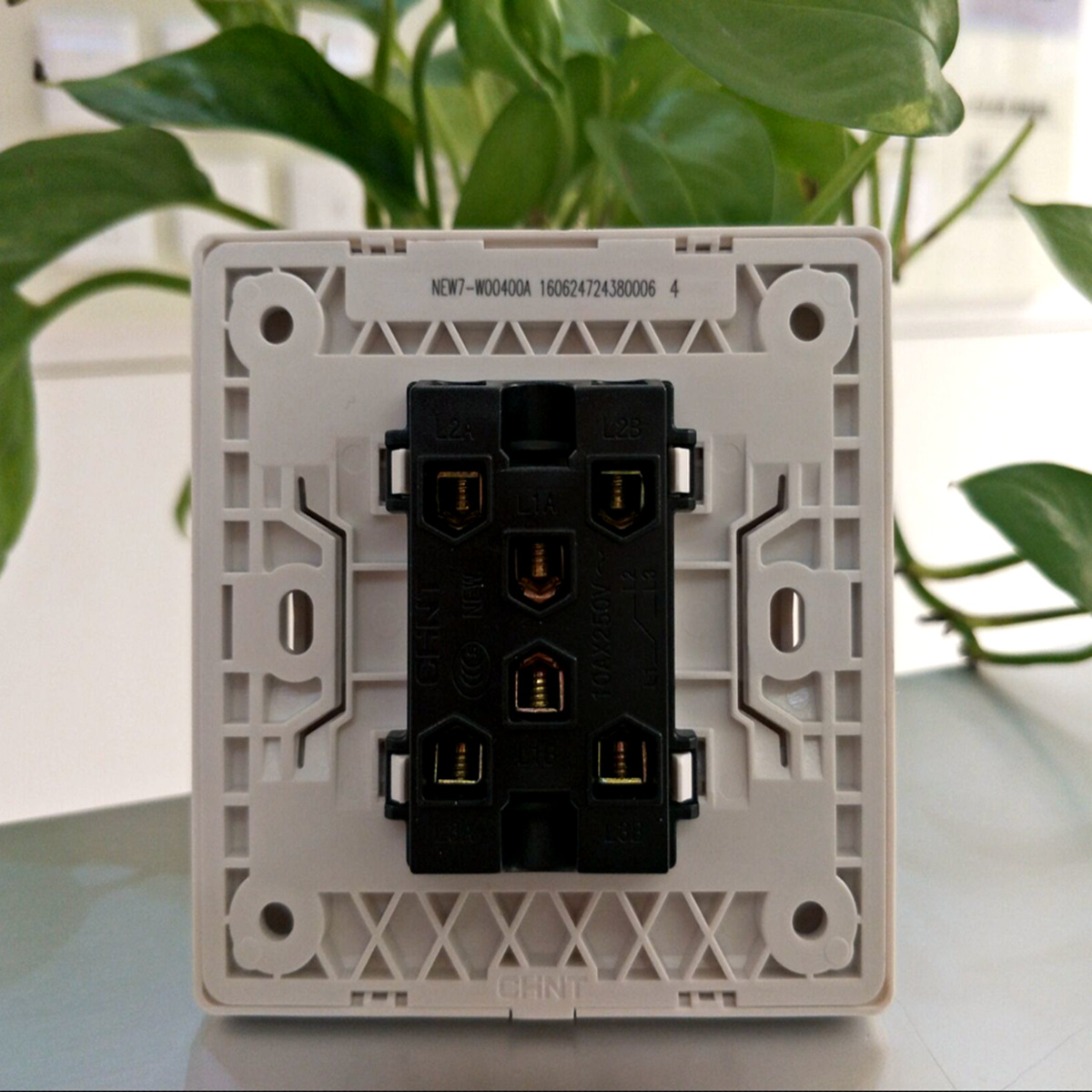 正泰开关插座 new7-w0040 二开双控开关10a250v 家用灯插座