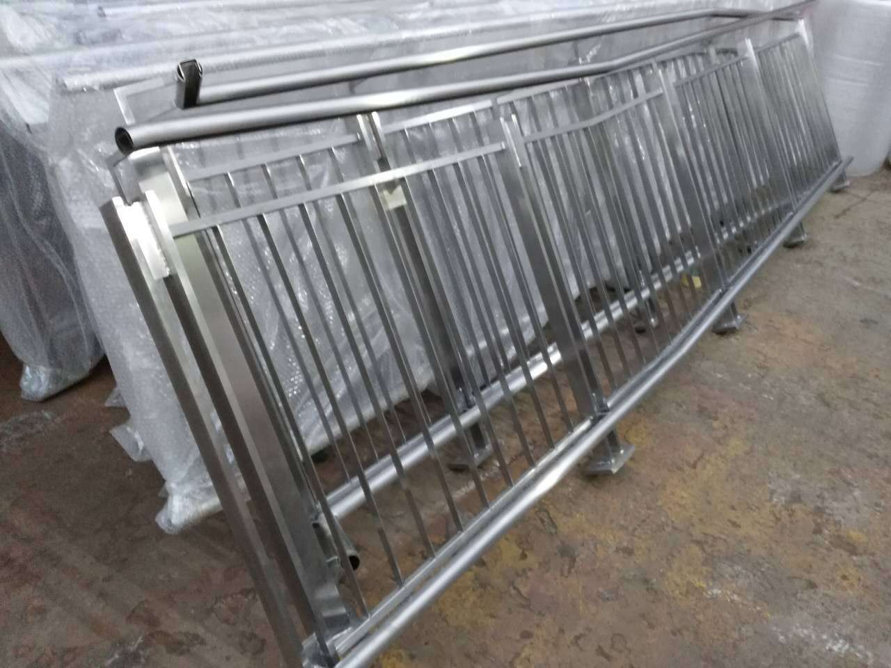 香港不锈钢栏杆订做-订做不锈钢栏河-地铁站栏杆-订做不锈钢栅栏-订做