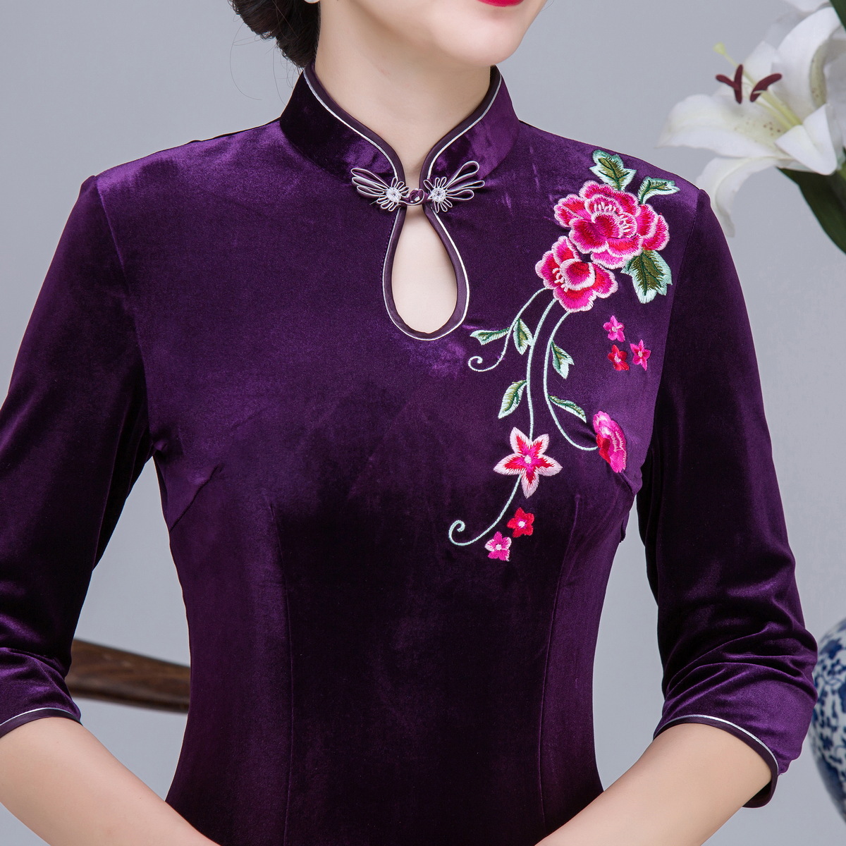 华之韵秋季新款优雅高贵复古风端庄妈妈旗袍丝绒旗袍连衣裙8021