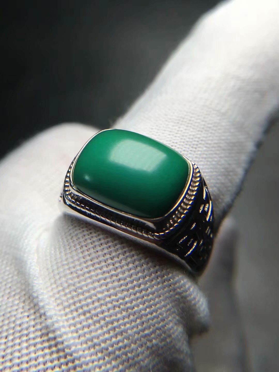 湖北十堰原矿绿松石老油绿玉化马鞍戒指男士玉化料天然无优化厂家