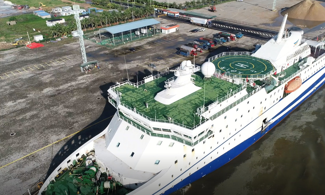 第一辆登上中国最南端的合资车天逸的珍贵瞬间