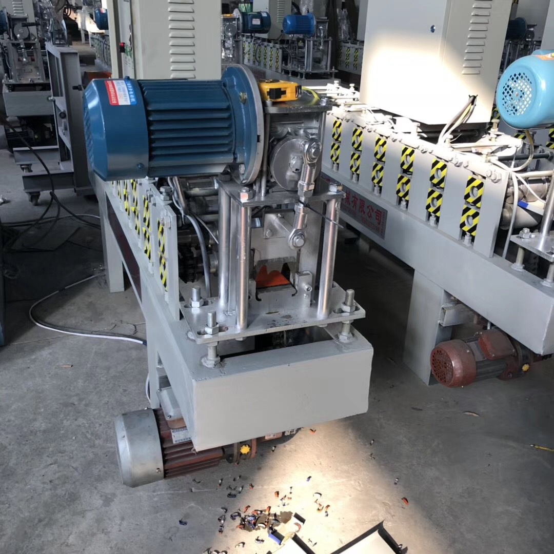 厂家直销c84扣板广告机器 110彩钢带扣条机 圆角直角长条扣扳机