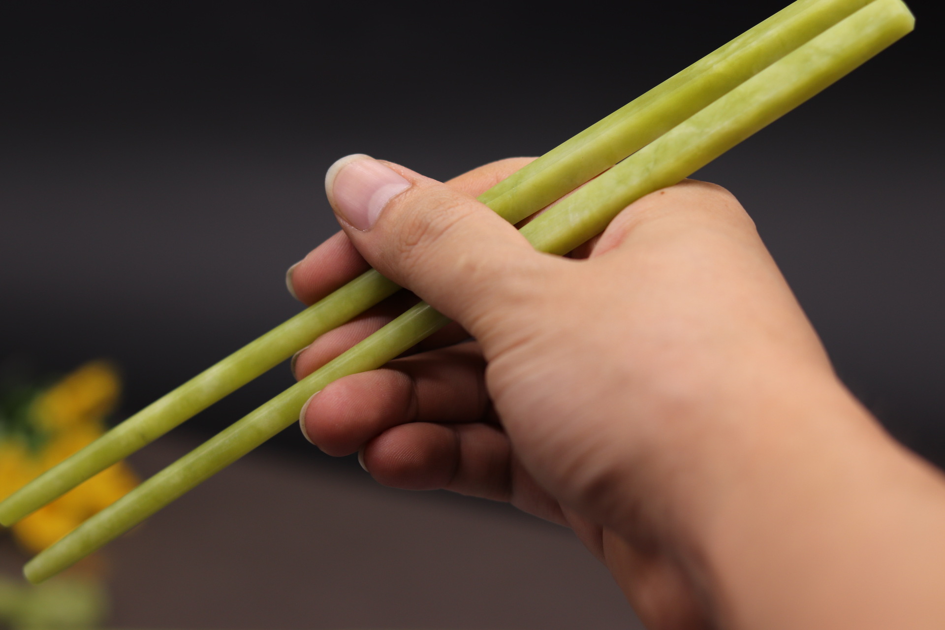 天然南玉石制作筷子两双摆件工艺品含小乌龟座商务婚庆居家礼品