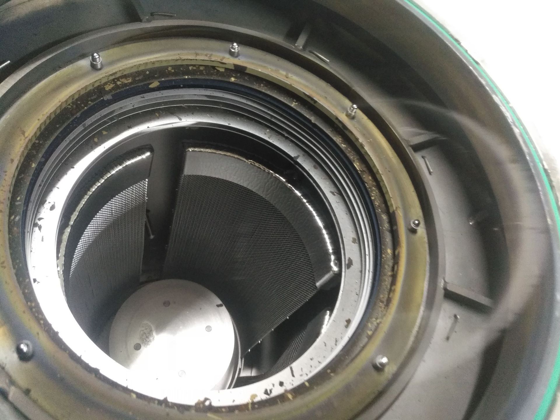 真空钨丝炉为周期作业式,内部不含碳,避免了碳的污染问题,是一种供