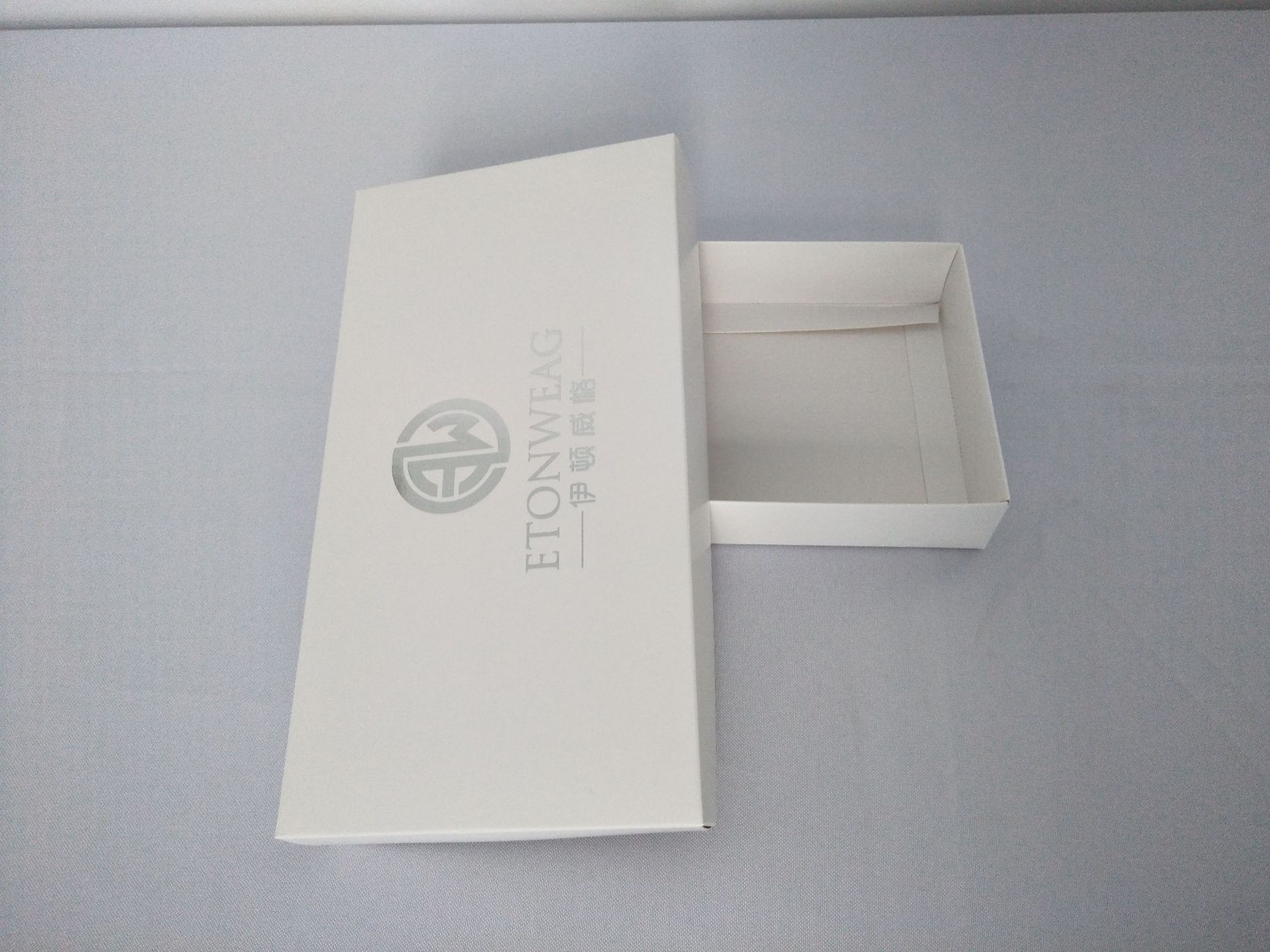 白卡烫银卡纸天地折叠包装盒厂家定做