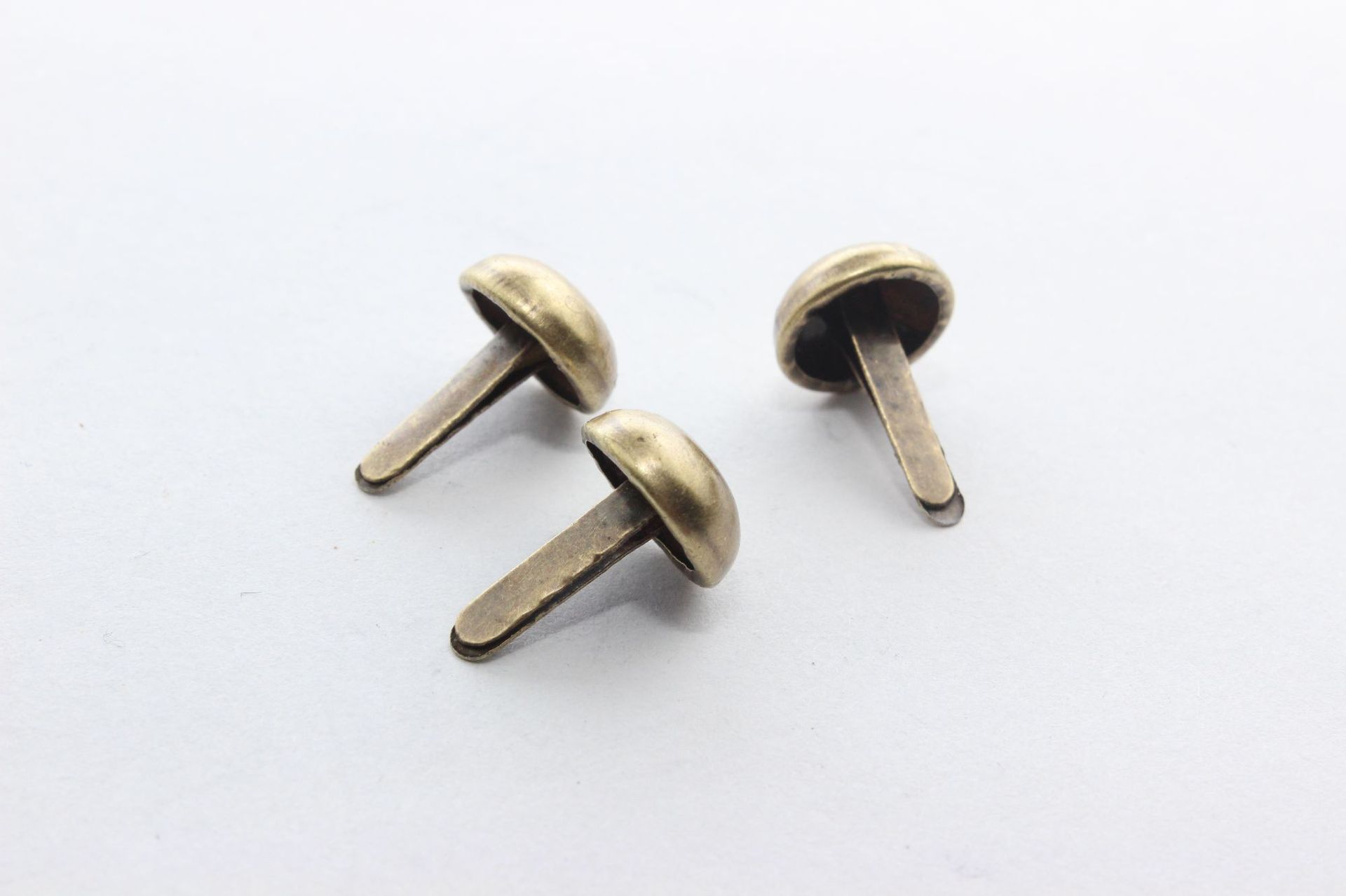 圆头平面镶钻两脚钉服装鞋帽工艺品装饰金属双脚五角星泡钉