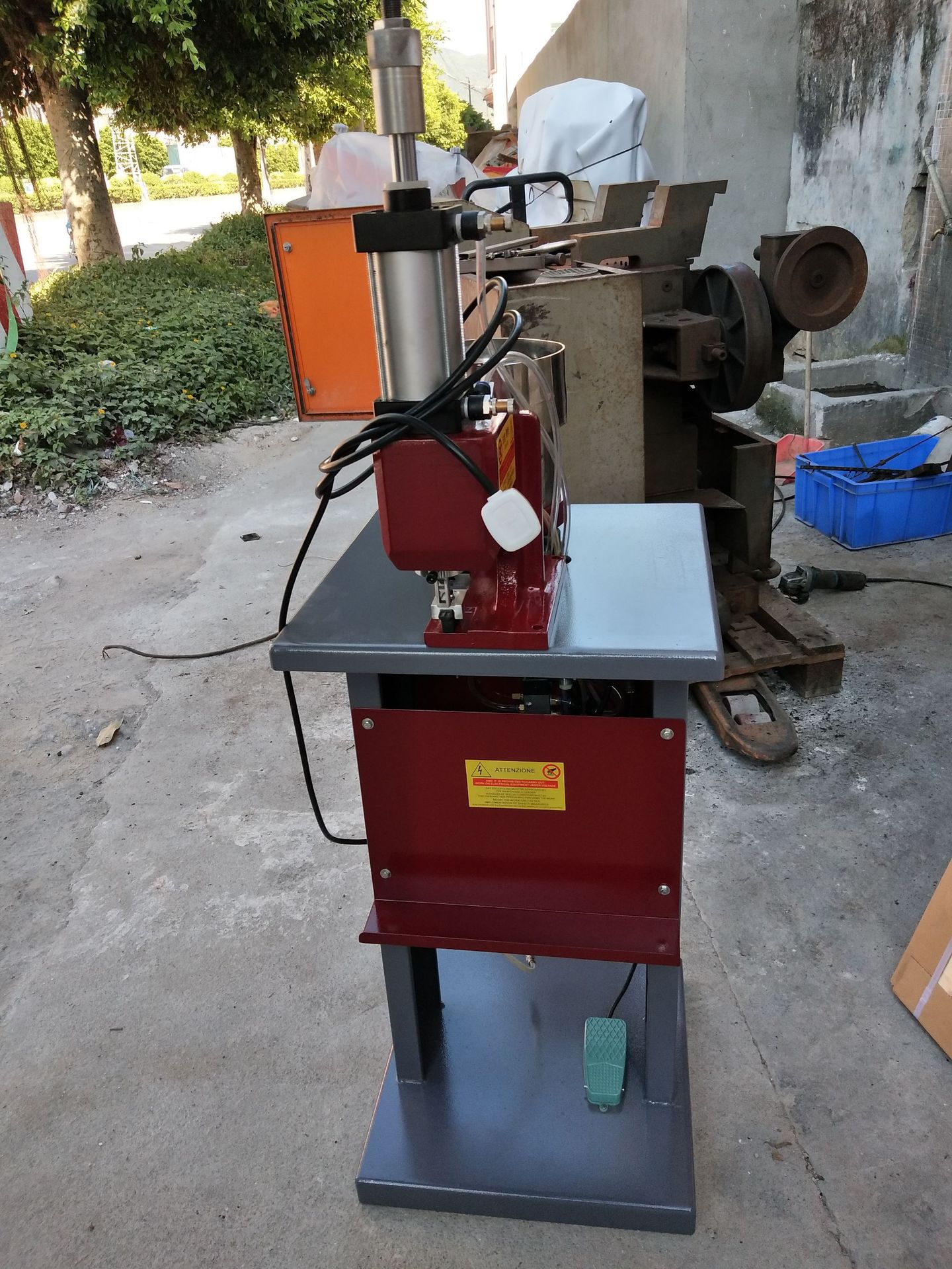 皮革机械设备马仔钉机订套机 介子机 束环机台胜皮具机械设备供应