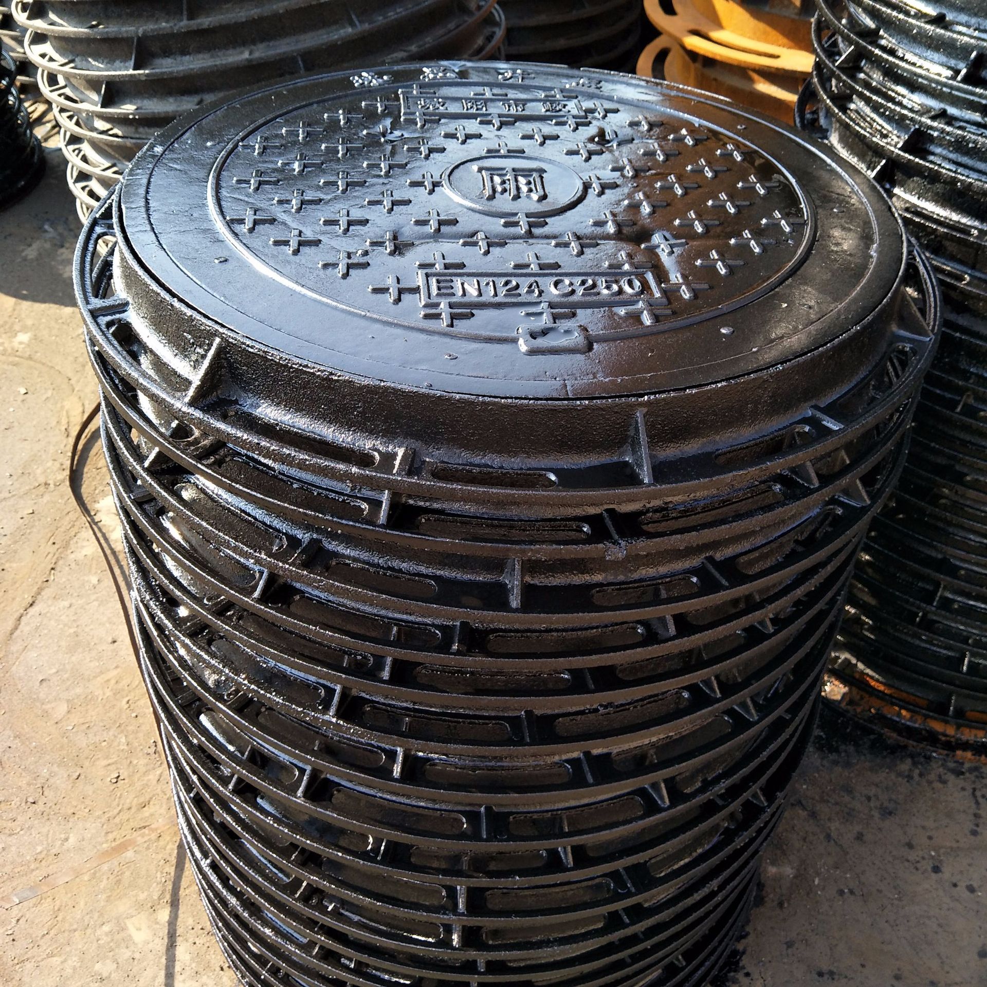 定制生产球墨铸铁井盖树脂井盖复合树脂井盖污水处理井盖厂家定制