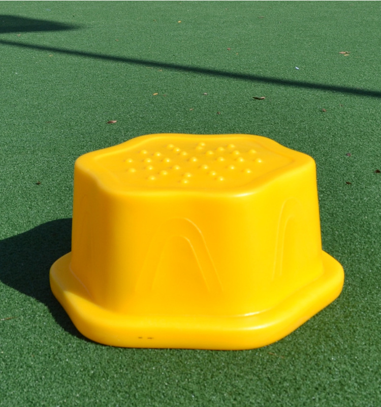 新款滚塑加厚感统训练器材儿童梅花桩幼儿园游艺设备户外运动道具