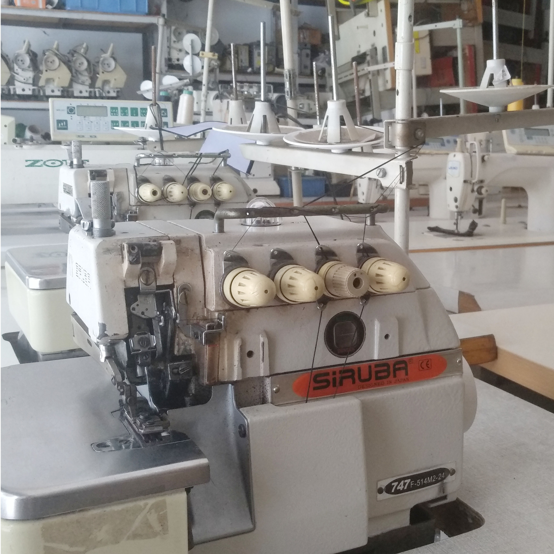 二手节能电动服装四线打边车工业包缝扎骨车银箭747锁边机