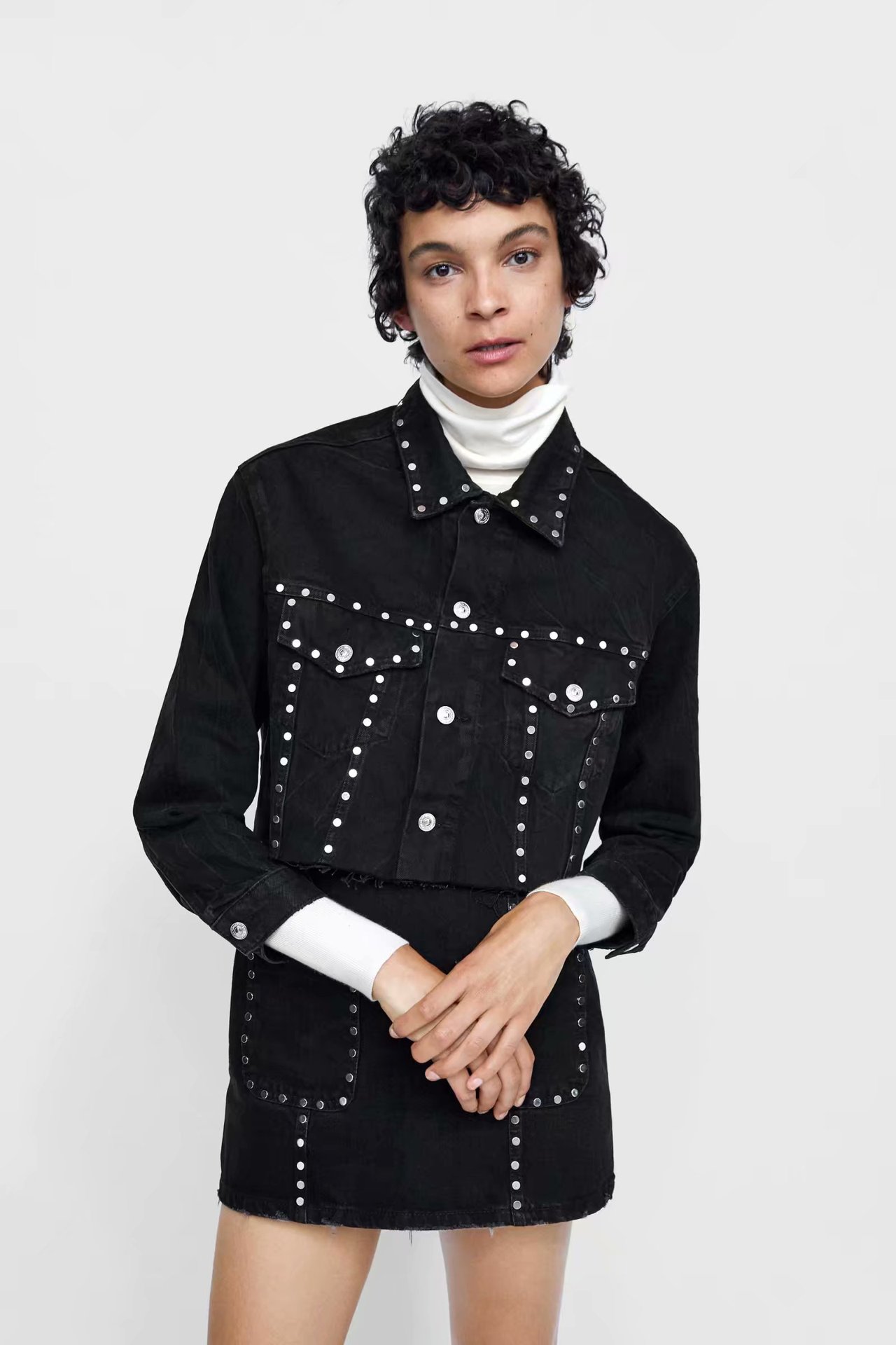 铆钉牛仔外套女装服