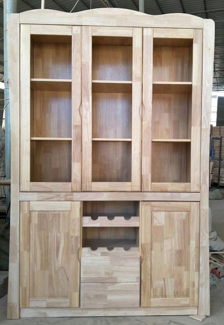 所有框架和门板都是实木橡木的,其他的是实木多层板的,绝对不存在木屑