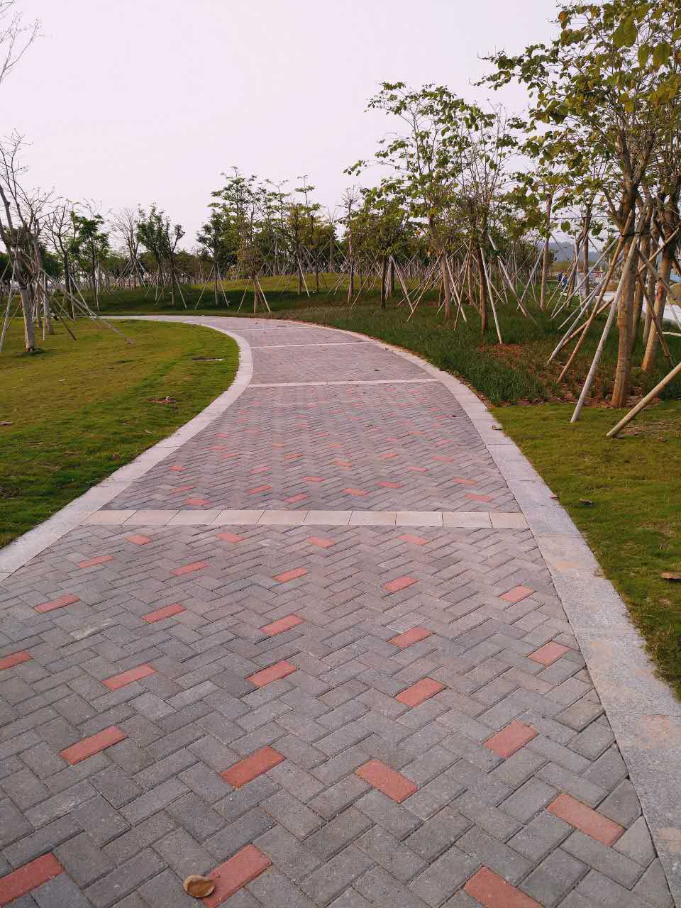 厂家供应仿石pc砖人行道生态铺路石园林砖烧面仿石材pc砖