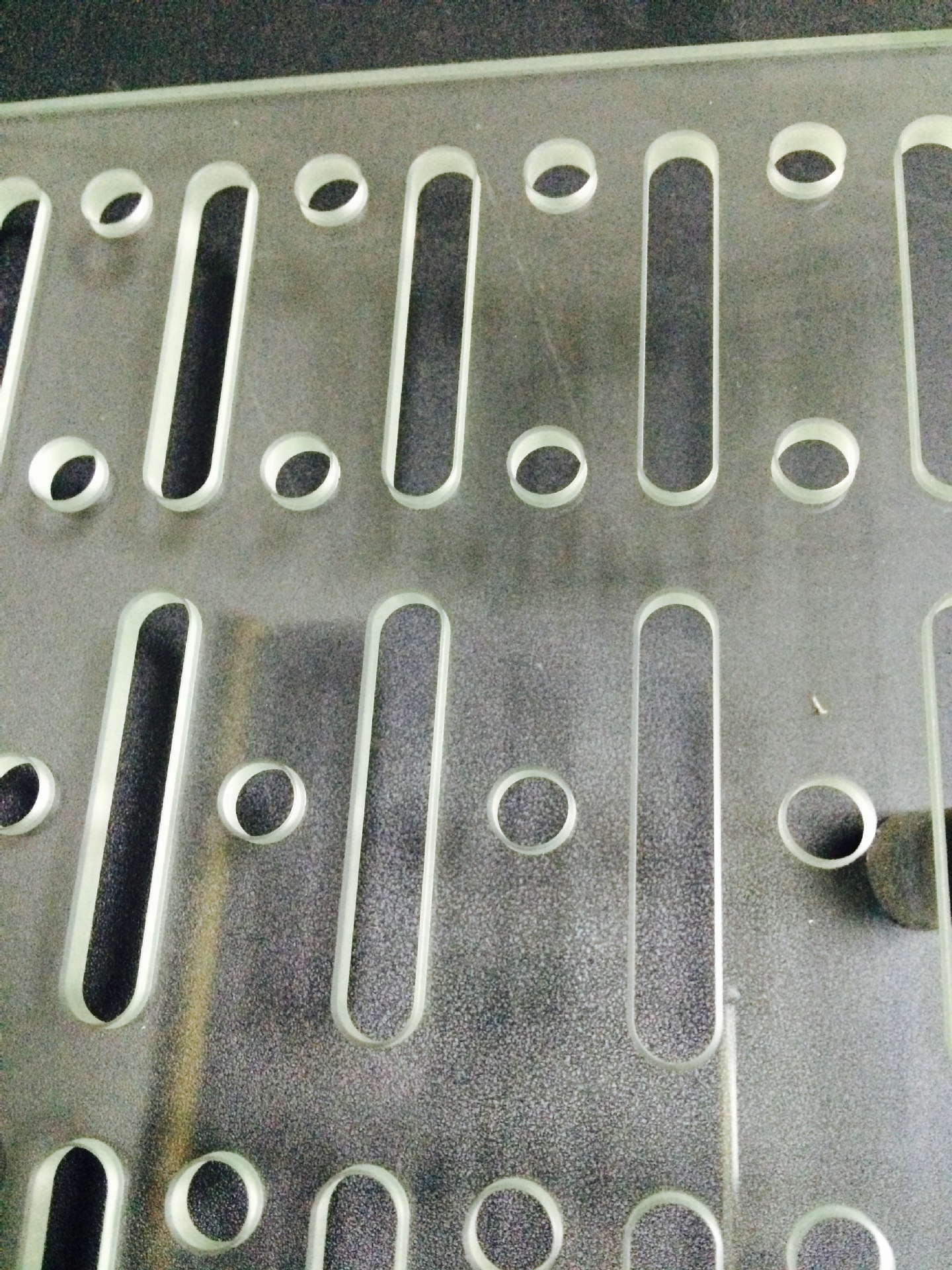 专业加工开关面板玻璃 钢化玻璃 钻孔玻璃多孔玻璃智能玻璃门锁玻