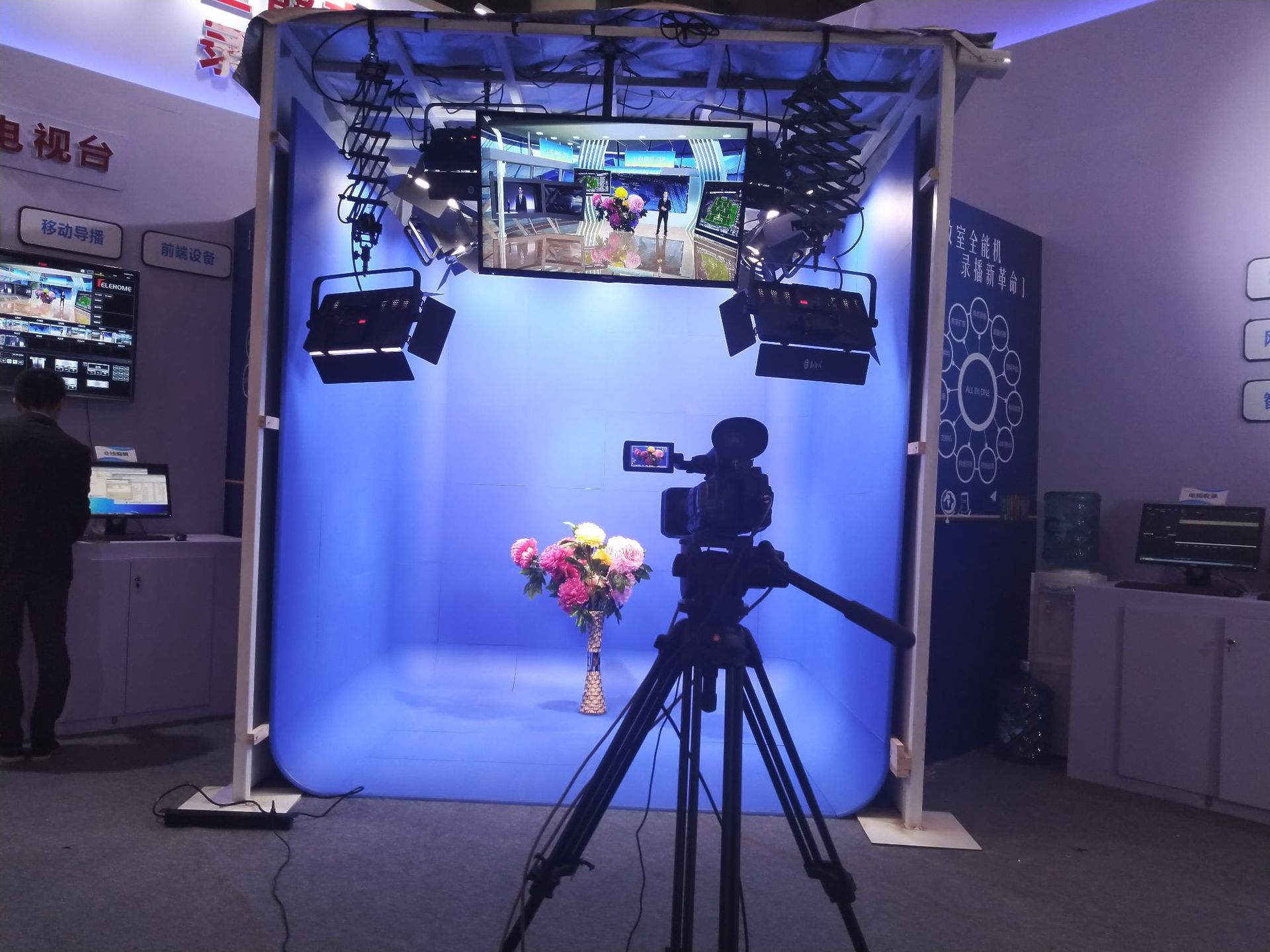 虚拟u型蓝绿箱 演播室抠像校园电视台微课录抠像 三面墙蓝箱施工