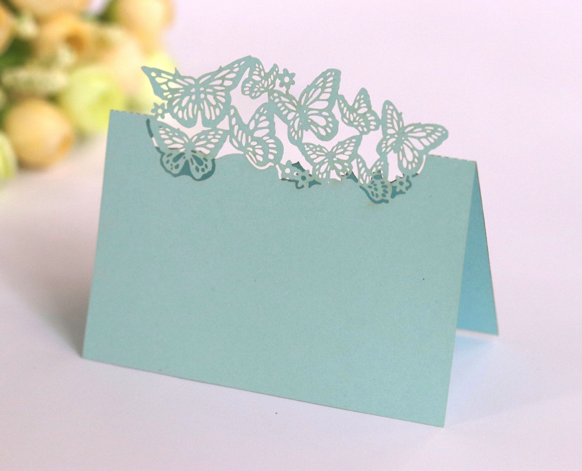 结婚用 金色小蝴蝶席位卡 激光镂空英文字母姓名桌卡批发签到台