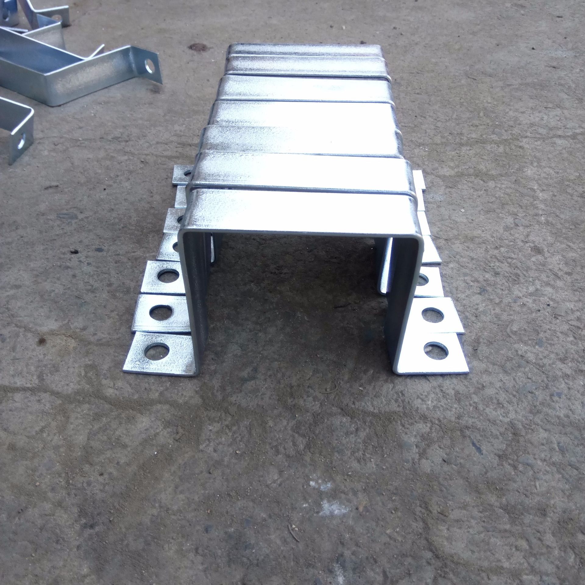 加强方抱箍 方柱子管夹 方柱紧固件 方卡支架灯柱紧固件现货供应