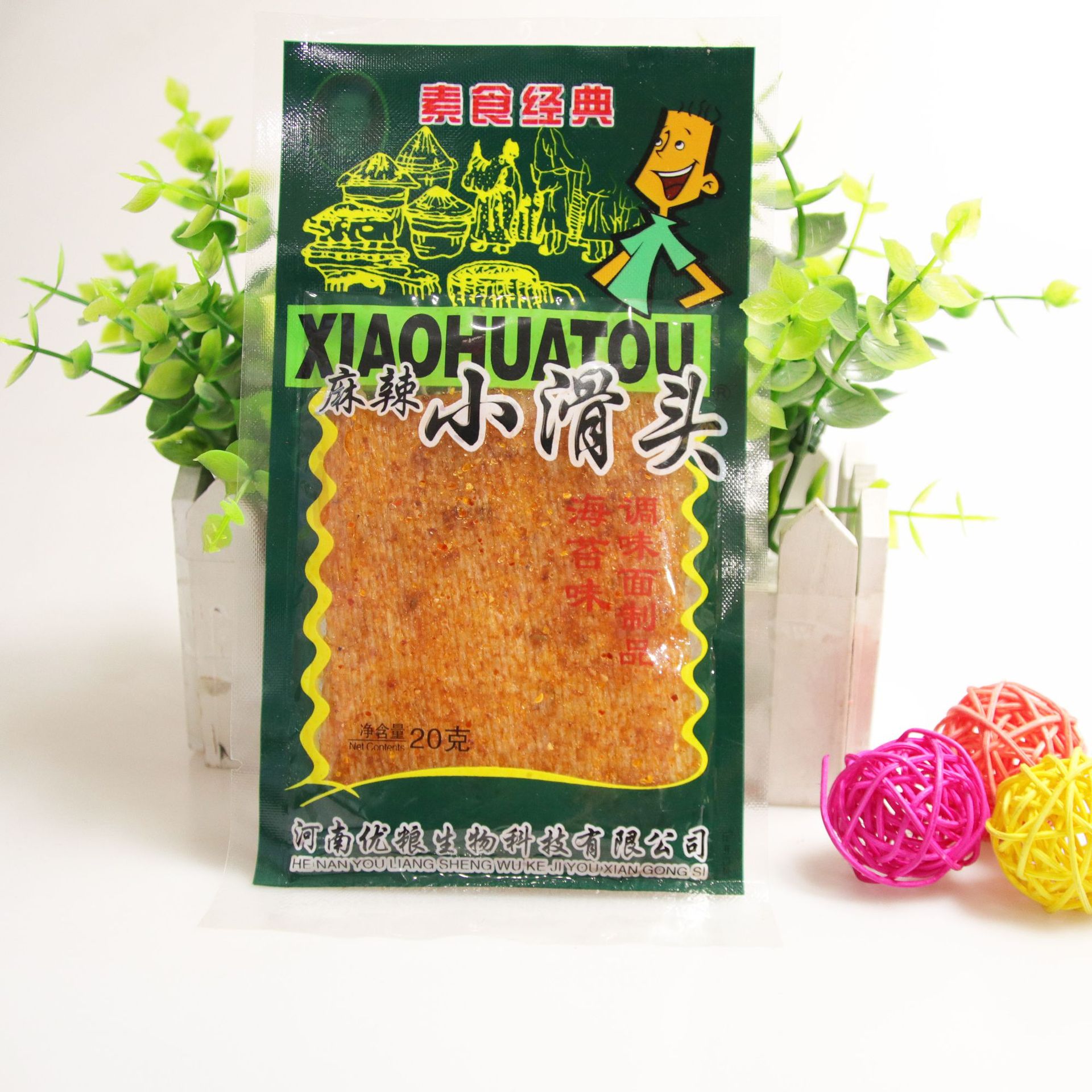 麻辣小滑头辣条海苔味豆皮大辣片儿时怀旧零食素肉整箱批发