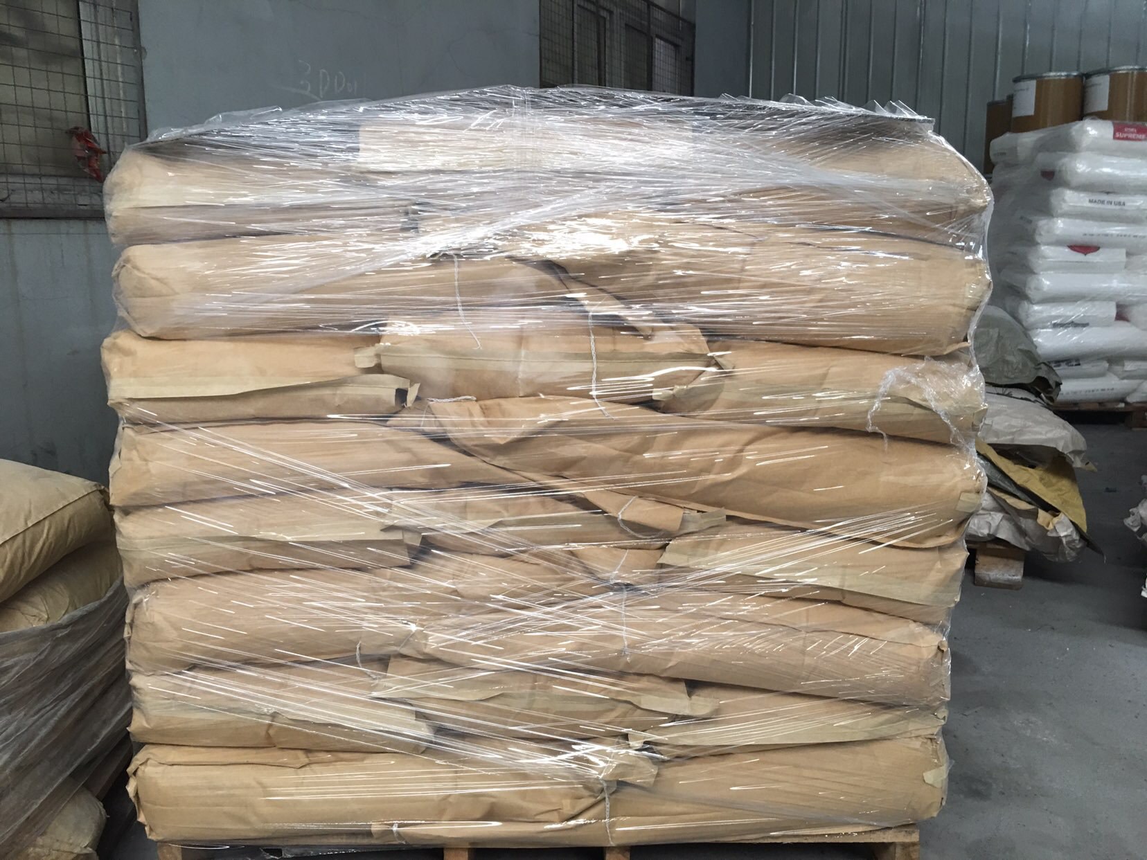 净重分别为25kg,500kg,1000kg三种规格的包装;贮存于干燥阴凉处,运输