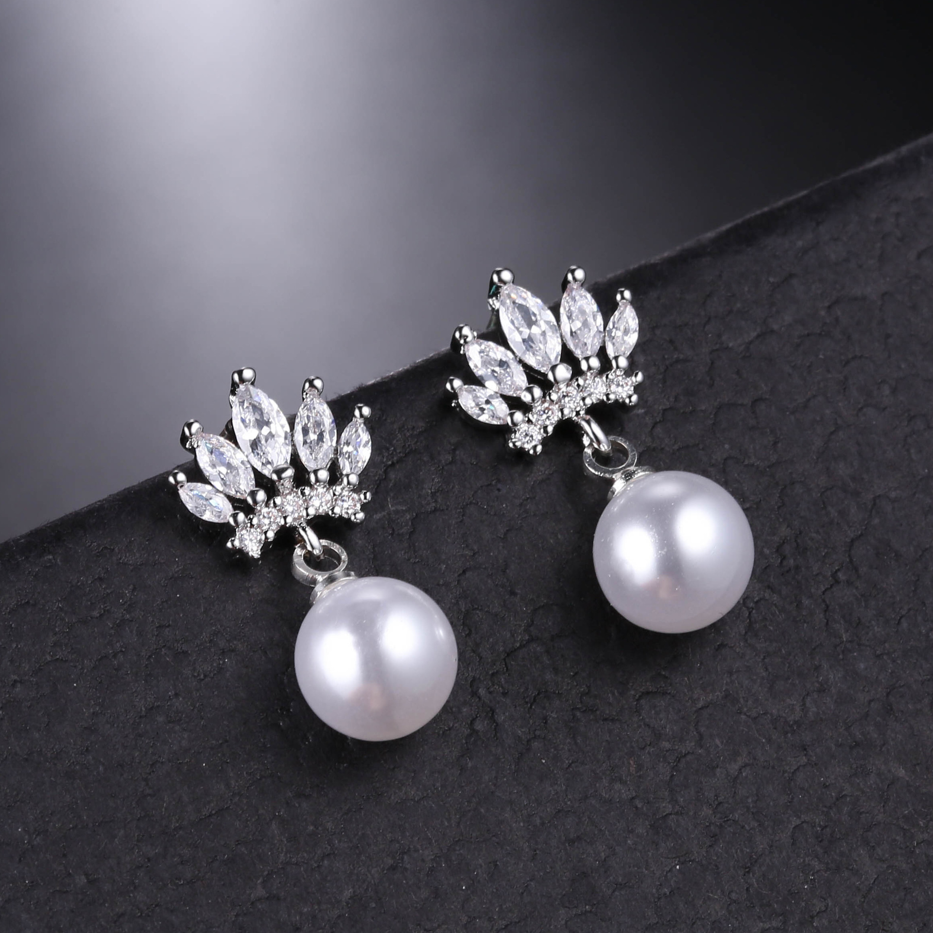 皓眸 韩版新款s925纯银镶锆石珍珠吊坠耳环气质皇冠耳饰厂家批发